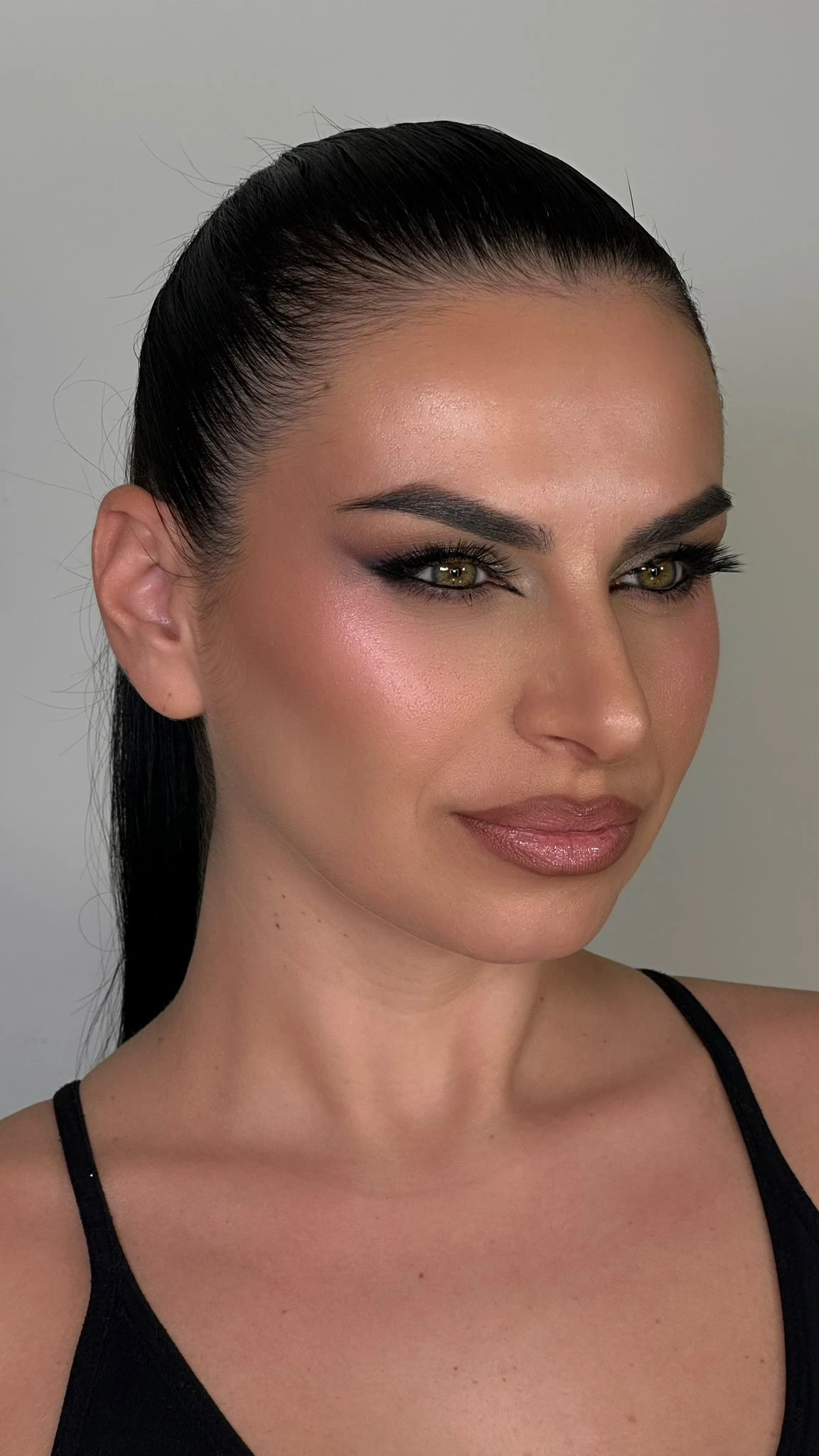 Maquillaje social e invitada por Desirée Moncada